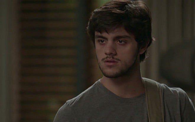 Felipe Simas (Jonatas) em cena de Totalmente Demais, novela das sete da Globo - Reprodução/TV Globo