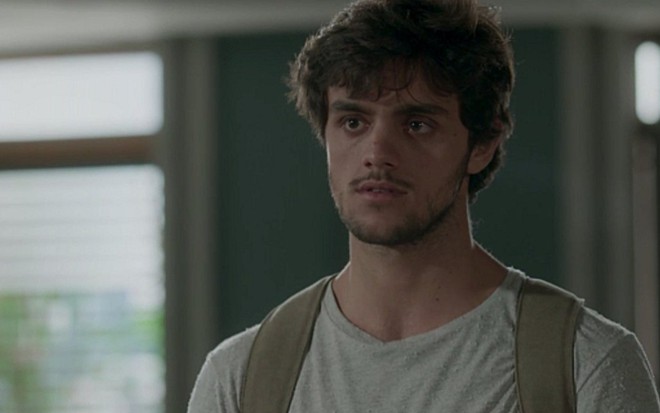 Felipe Simas (Jonatas) em cena de Totalmente Demais, novela das sete da Globo - Reprodução/TV Globo