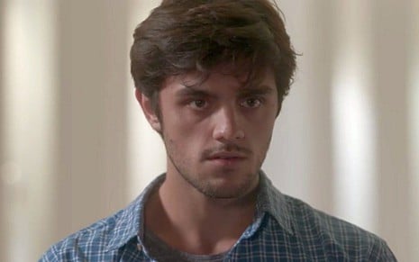 Felipe Simas (Jonatas) em cena de Totalmente Demais, novela das sete da Globo - Reprodução/TV Globo