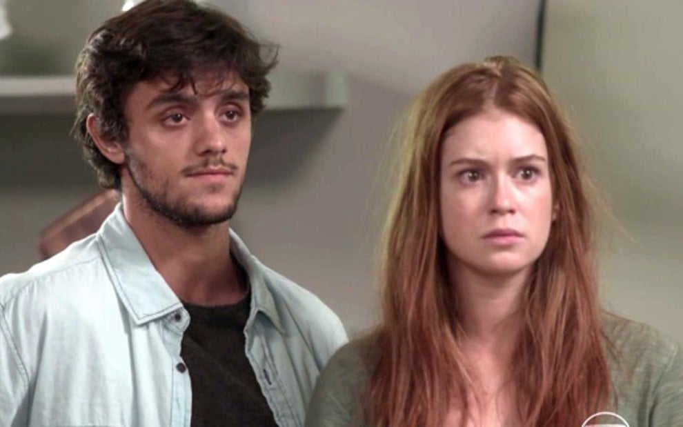 Felipe Simas (Jonatas) e Marina Ruy Barbosa (Eliza) em cena de Totalmente Demais - Reprodução/TV Globo