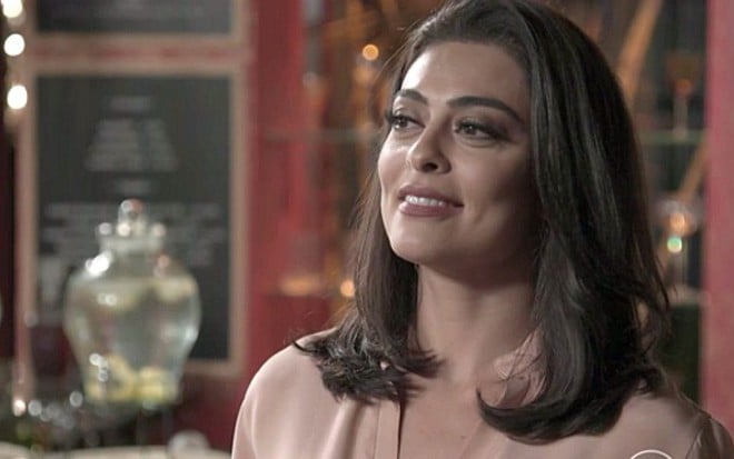 Juliana Paes (Carolina) em cena de Totalmente Demais, novela das sete da Globo - Reprodução/TV Globo