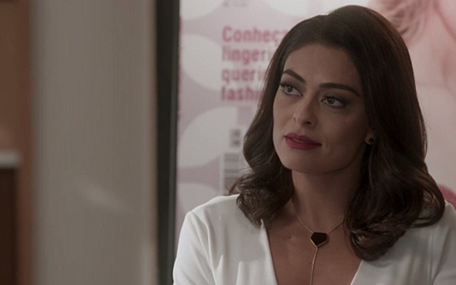 Juliana Paes (Carolina) em cena de Totalmente Demais, novela das sete da Globo - Reprodução/TV Globo