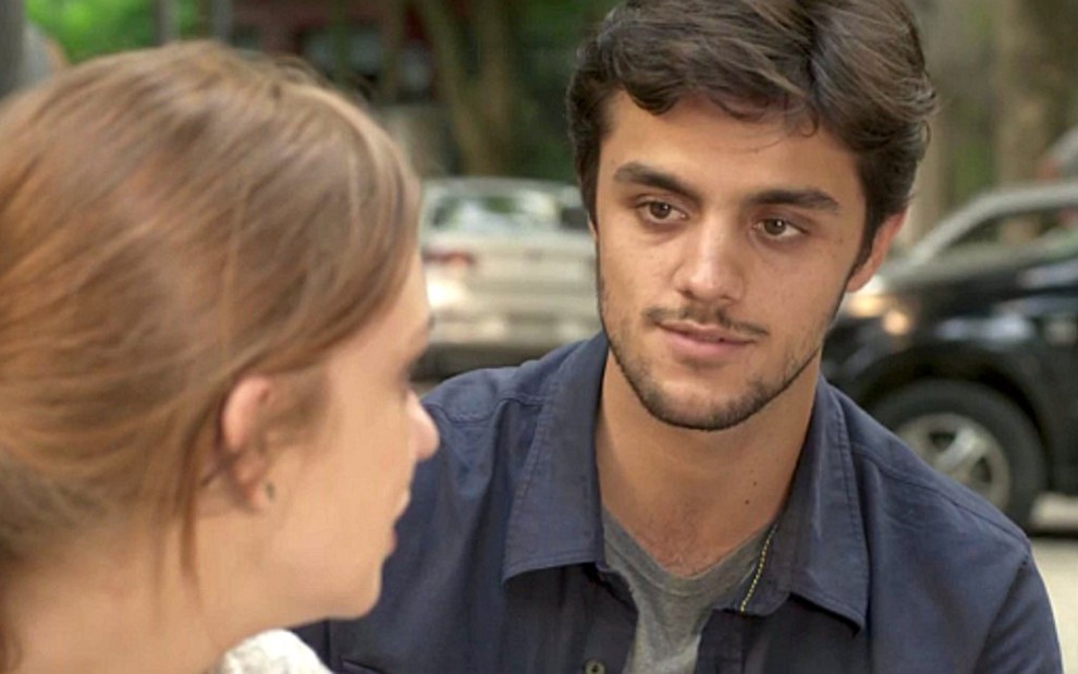 Marina Ruy Barbosa (Eliza) e Felipe Simas (Jonatas) em cena de Totalmente Demais - Reprodução/TV Globo
