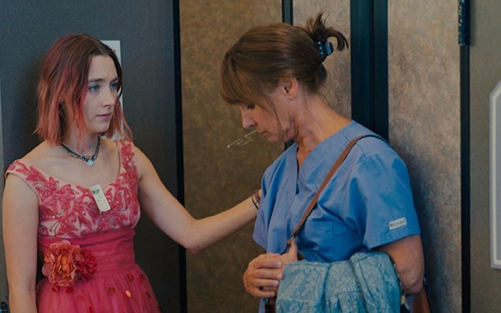 Saoirse Ronan (à esq.) e Laurie Metcalf em cena de Lady Bird: A Hora de Voar, indicado a cinco Oscars - Divulgação/Universal Pictures