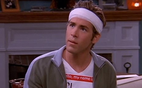 Ryan Reynolds no começo de carreira na comédia Two Guys and a Girl; hoje, ele é astro hollywoodiano - Imagens: Divulgação/ABC