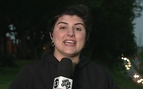Michelle Sampaio em entrada ao vivo no Jornal Vanguarda, telejornal local que corresponde ao SP2 - Reprodução/Rede Vanguarda