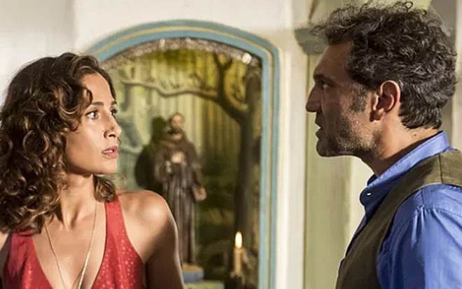 Camila Pitanga (Tereza) e Domingos Montagner (Santo) em cena de Velho Chico - Caiuá Franco/TV Globo