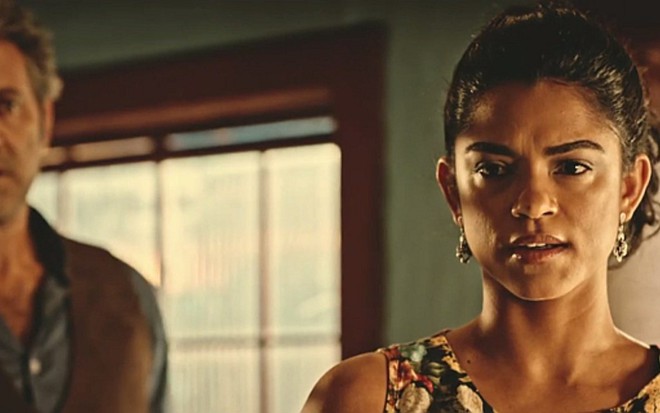 Domingos Montagner (Santo) e Lucy Alves (Luzia) em cena de Velho Chico - Reprodução/TV Globo
