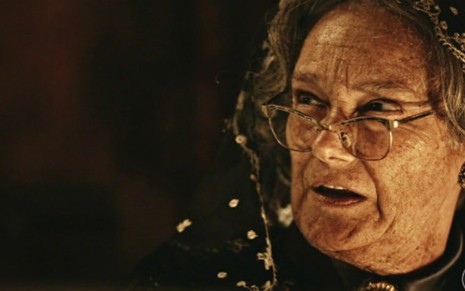 A atriz Selma Egrei em cena como a personagem Encarnação em Velho Chico - Reprodução/Globo