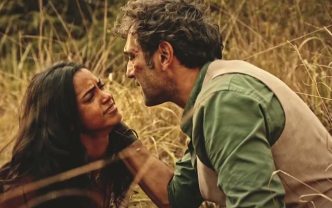 Lucy Alves (Luzia) e Domingos Montagner (Santo) em cena de Velho Chico, novela das nove - Reprodução/TV Globo