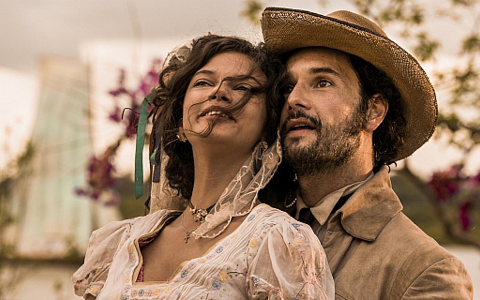 Marina Nery e Rodrigo Santoro interpretam Leonor e Afrânio em Velho Chico, novela das nove - Caiuá Franco/TV Globo