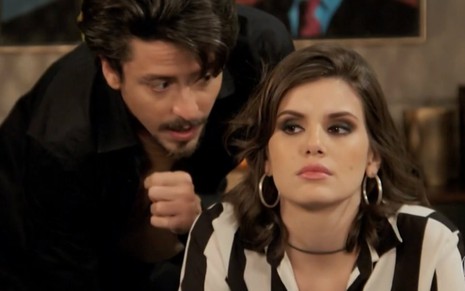 Jerônimo (Jesuíta Barbosa) vai ficar indignado ao perceber que Vanessa (Camila Queiroz) planejava fugir - Reprodução/Globo