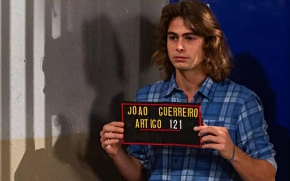 João (Rafael Vitti) será preso por crime que não cometeu no capítulo de quinta (21) de Verão 90 - Divulgação/TV Globo
