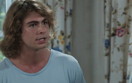 João (Rafael Vitti) ficará preocupado ao virar alvo de mentiras e sensacionalismo na novela das sete - Reprodução/TV Globo
