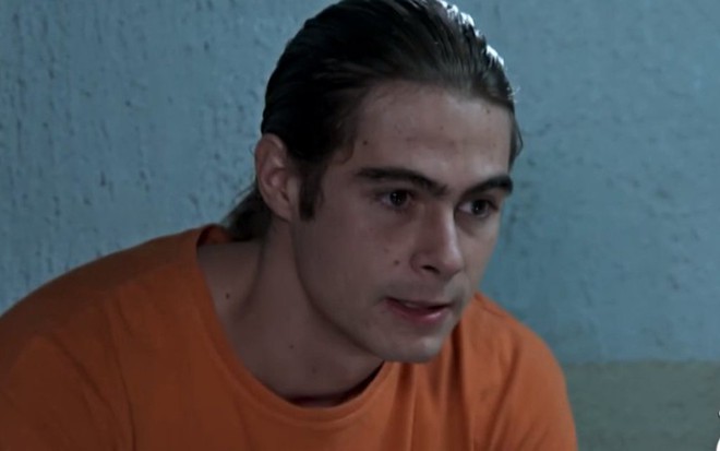 João (Rafael Vitti) será sequestrado por capanga de seu inimigo nos próximos capítulos de Verão 90 - Reprodução/TV Globo