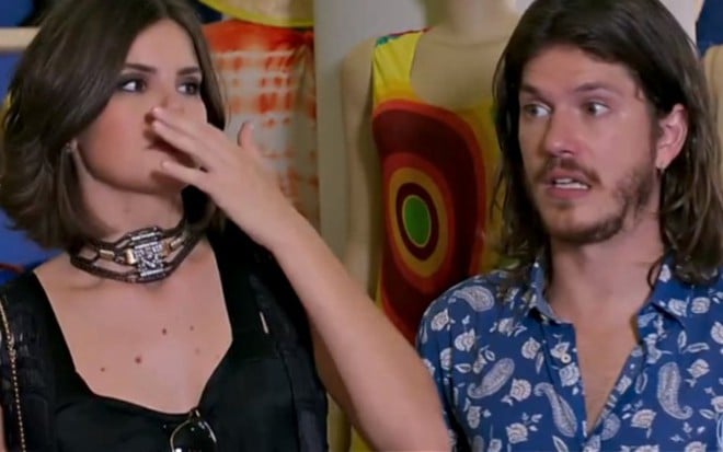 Vanessa (Camila Queiroz) e Quinzinho (Caio Paduan) darão seu primeiro beijo em cena de Verão 90 - Reprodução/Globo