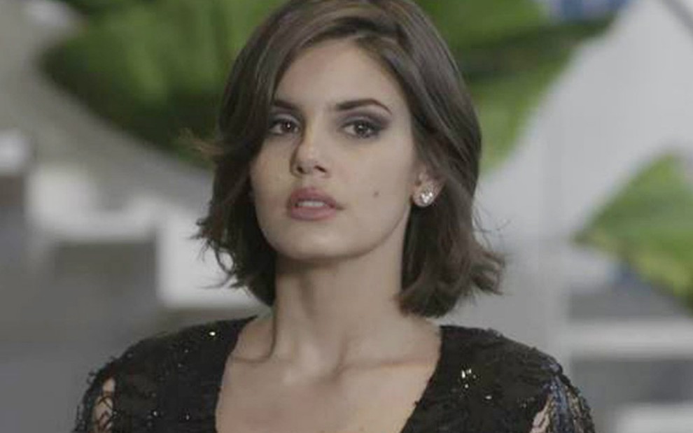 Camila Queiroz (Vanessa) em cena de Verão 90: golpista vai atrapalhar vida de Jerônimo e Manu - Reprodução/TV Globo