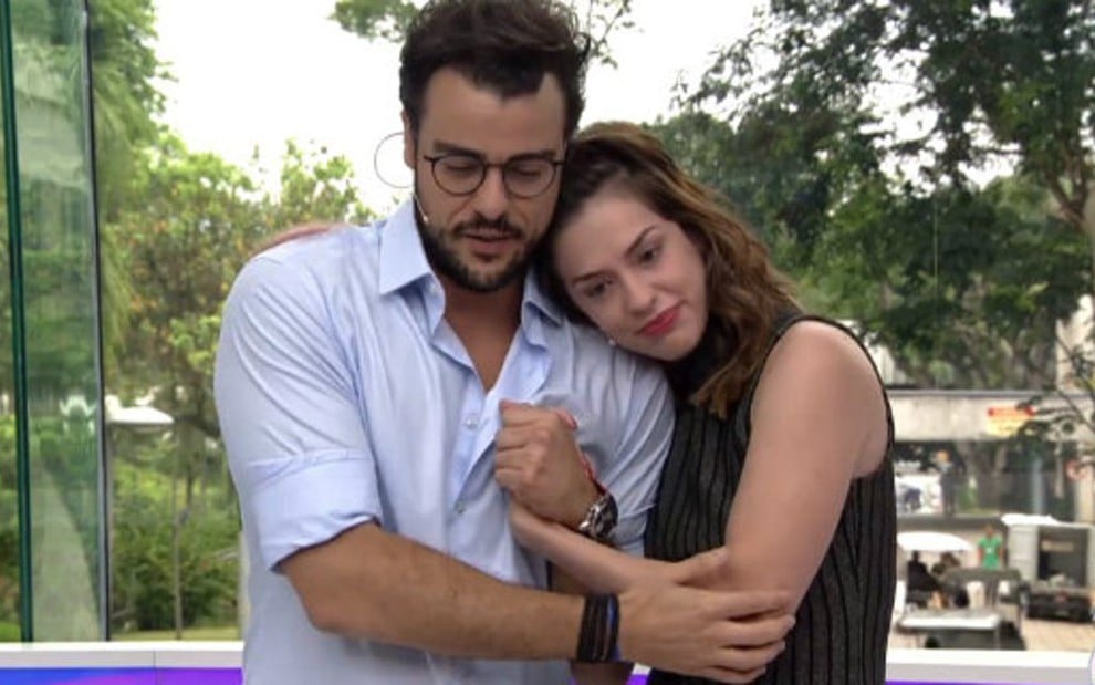 Joaquim Lopes e Sophia Abrahão se emocionam no adeus do apresentador do Vídeo Show - Reprodução/TV Globo