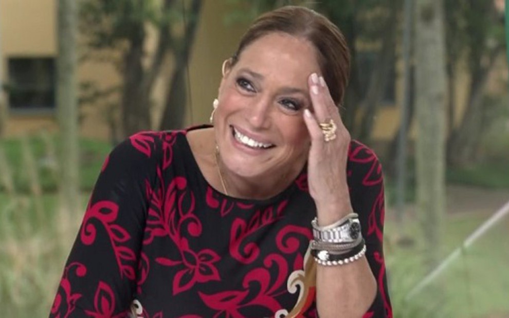 A atriz e apresentadora Susana Vieira na bancada do Vídeo Show na quinta-feira (8) - Reprodução/Globo