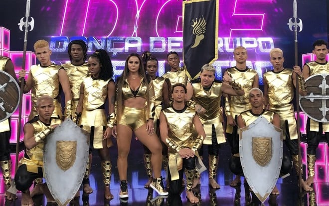 Viviane Araújo foi a madrinha do grupo Imperadores da Dança, que venceu quadro do Domingão - RAFAEL SODRÉ/TV GLOBO