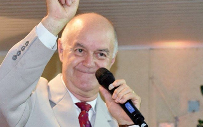 O ex-Bozo e pastor Wanderley Tribeck em um culto na cidade de Campo Largo, Paraná - Reprodução/Facebook