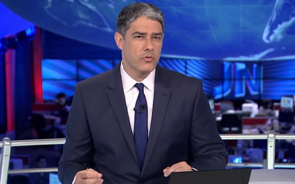 William Bonner no Jornal Nacional: telejornal agora aceita comerciais de 15 segundos em seus breaks - Reprodução/TV Globo