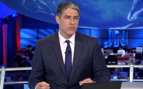 William Bonner no Jornal Nacional: telejornal agora aceita comerciais de 15 segundos em seus breaks - Reprodução/TV Globo