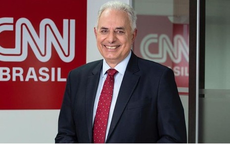 William Waack posa no escritório provisório da CNN Brasil, que anunciou a contratação do jornalista - REPRODUÇÃO/INSTAGRAM