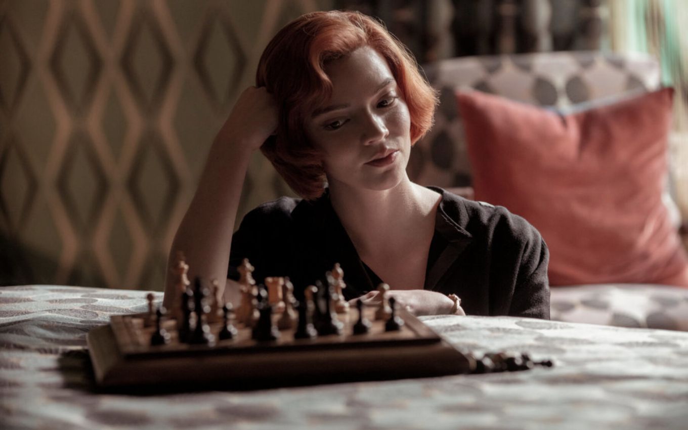 Beetools - O que significa GAMBIT? 🤔 O Sucesso da nossa amiga @Netflix  The Queen's Gambit (O Gambito da Rainha em português) esconde um truque  de xadrez no seu nome um tanto