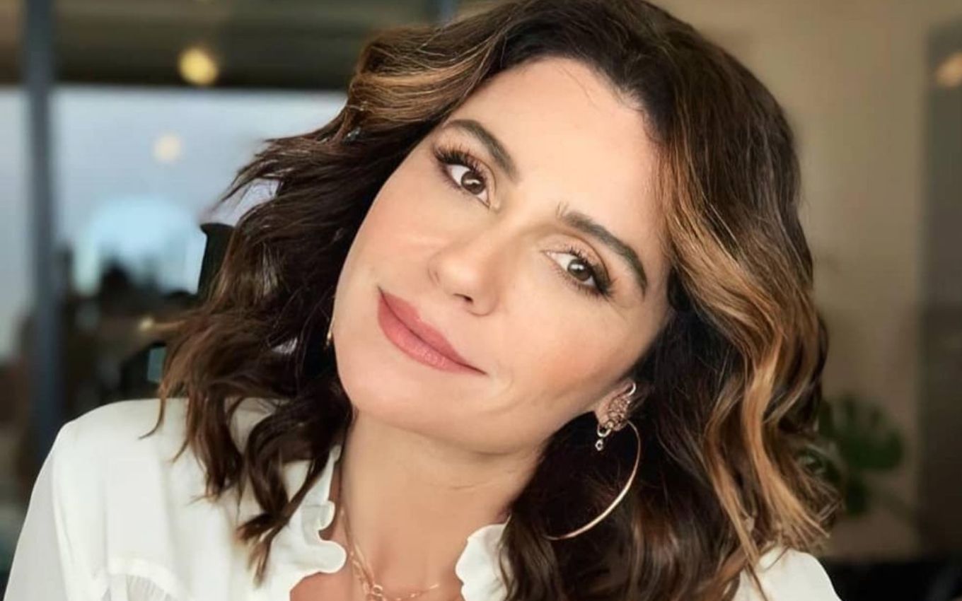 Giovanna Antonelli usa maiô cavado em dia nublado e recebe elogios