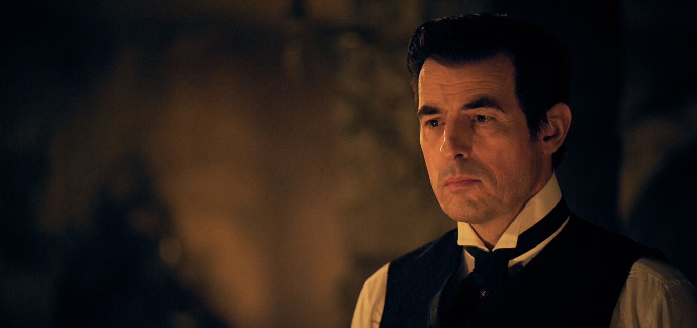 Dinamarquês Claes Bang vive o protagonista Conde Drácula em nova minissérie da Netflix