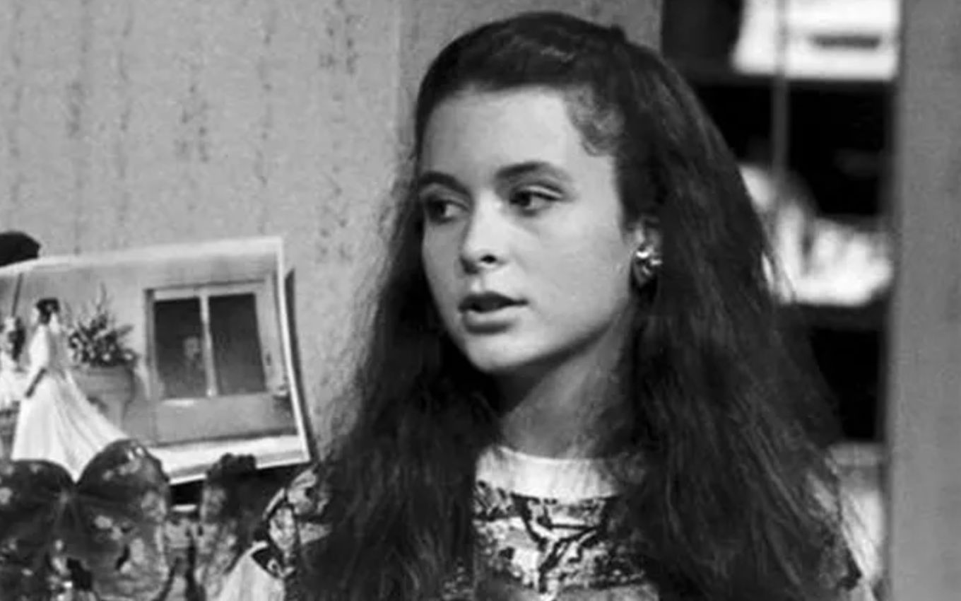 Cláudia Abreu aos 17 anos em foto preto e branco