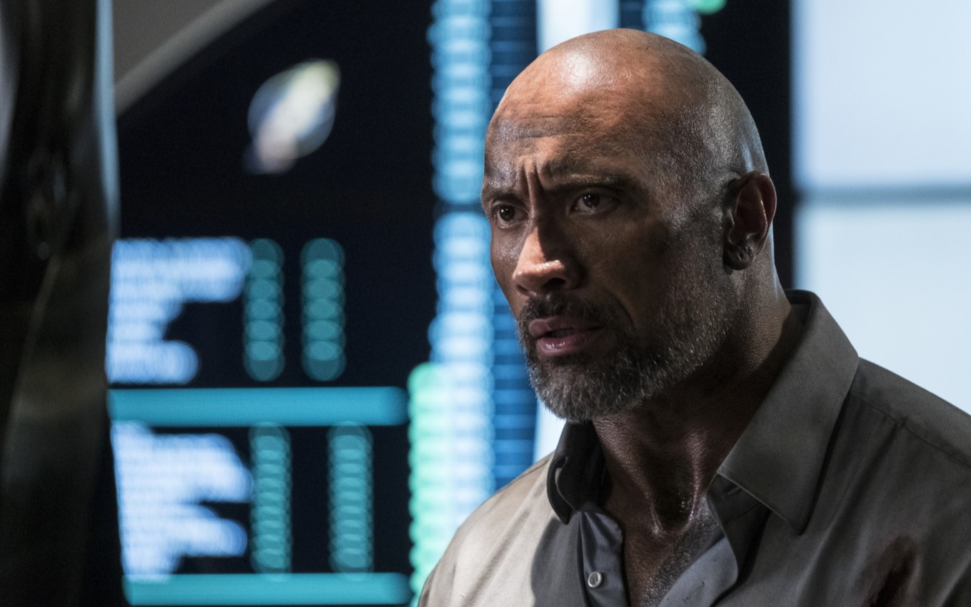 The Rock desafia a altura em novo trailer de Arranha-Céu: Coragem Sem  Limite - Universo Reverso