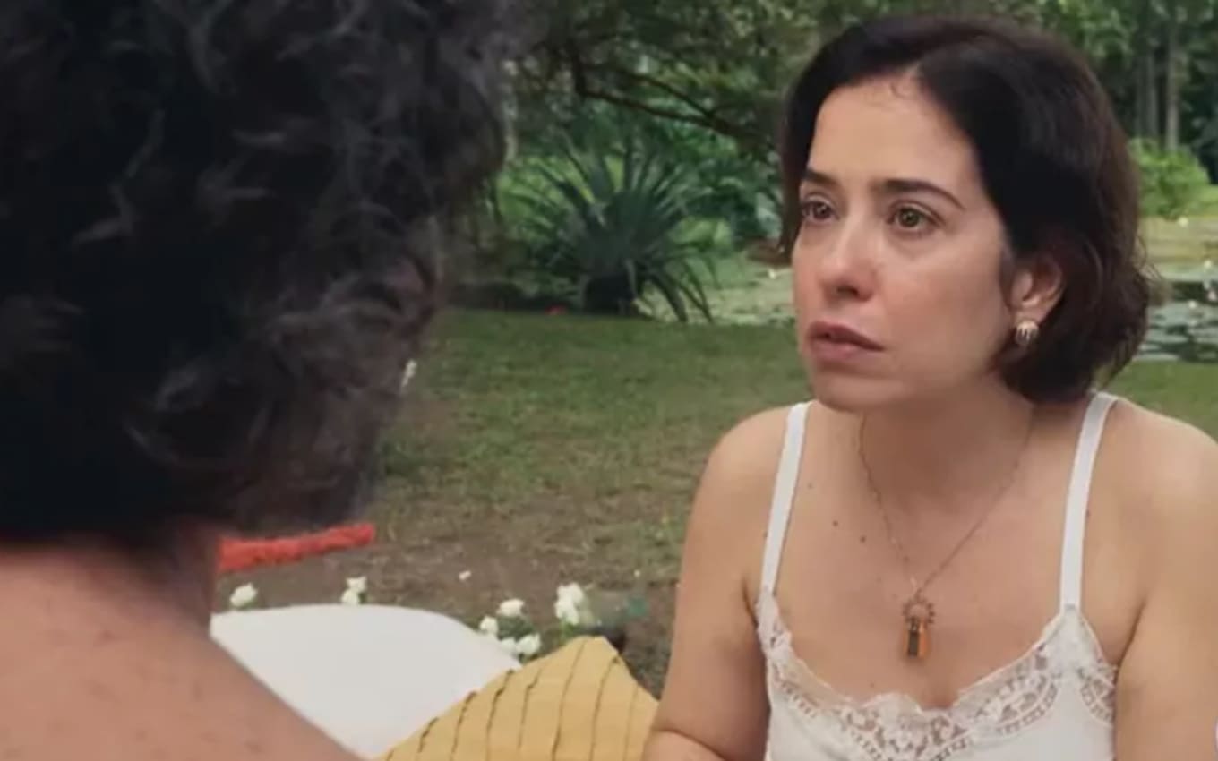 Em lágrimas, Heloísa (Paloma Duarte) recusará pedido de casamento em Além da Ilusão