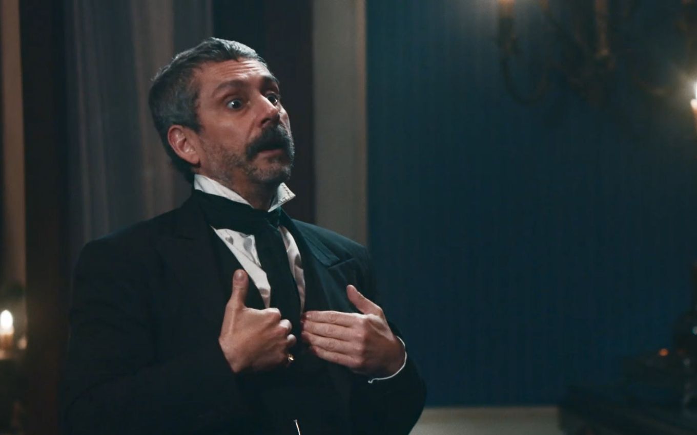 O ator Alexandre Nero caracterizado como Tonico em cena de Nos Tempos do Imperador