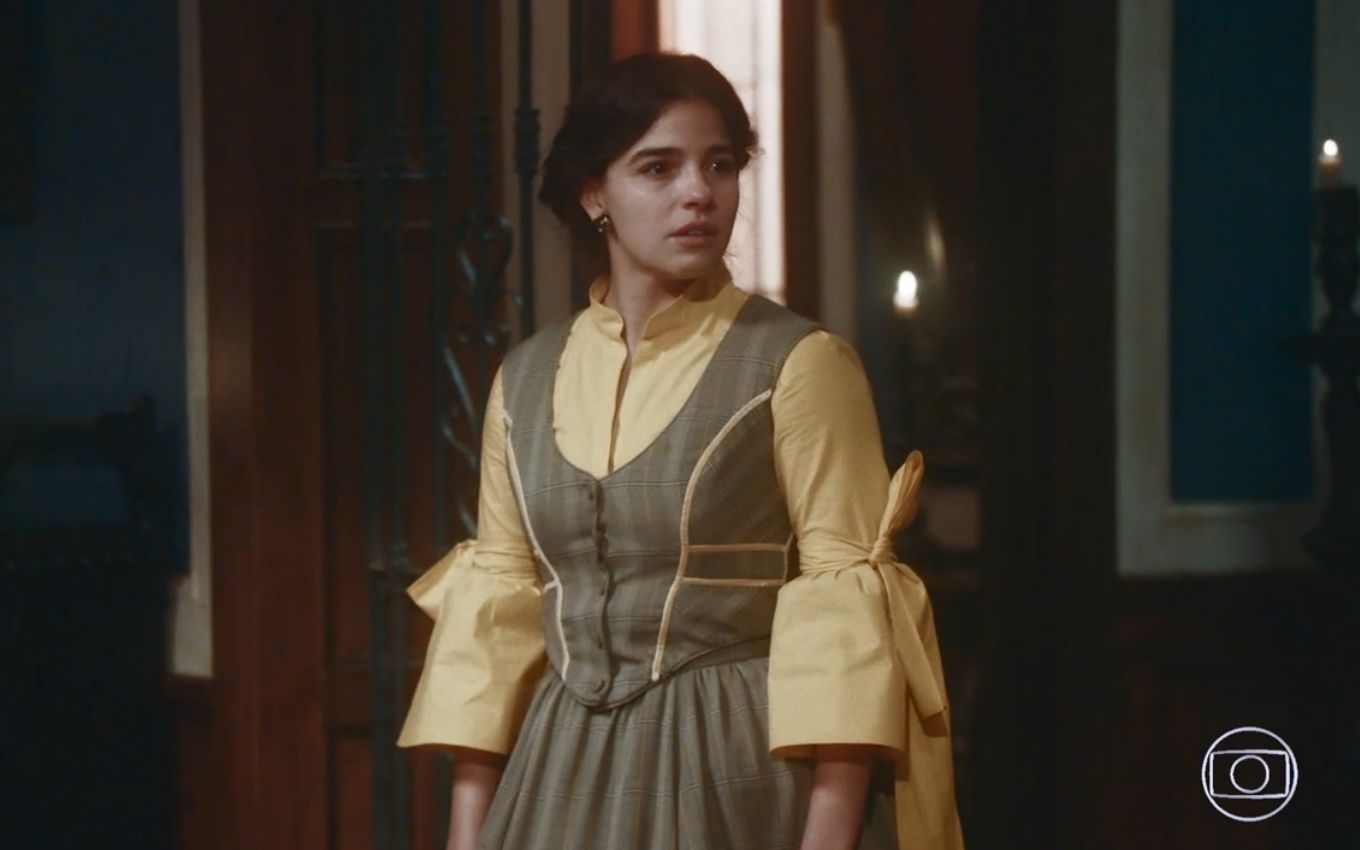A atriz Gabriela Medvedovski caracterizada como Pilar em cena de Nos Tempos do Imperador