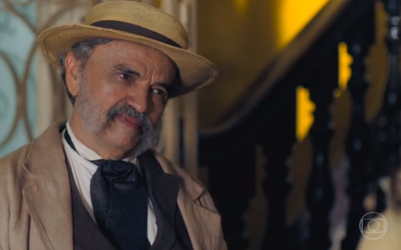 O ator José Dumont caracterizado com Eudoro em cena de Nos Tempos do Imperador