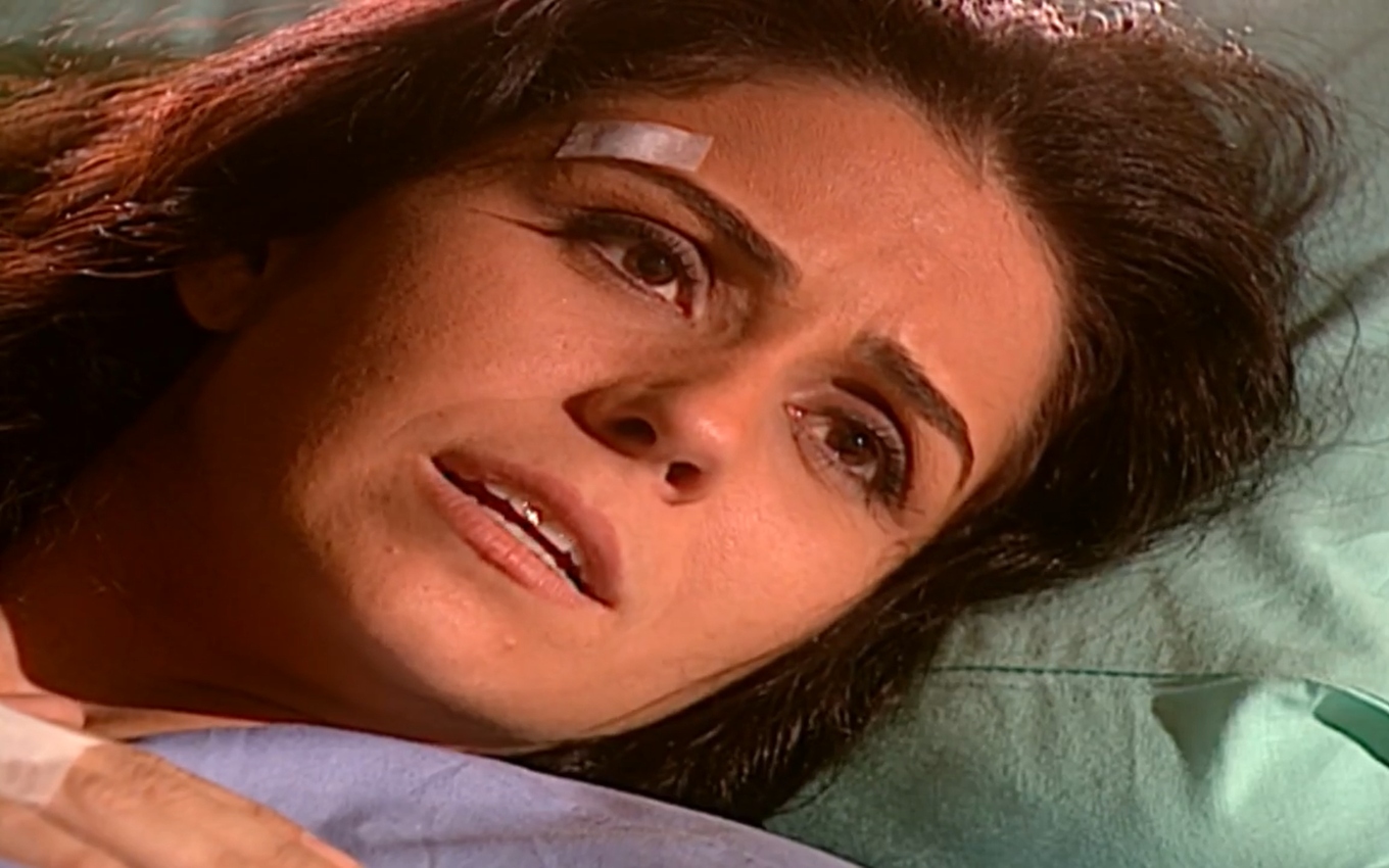 Após atropelamento, Jade (Giovanna Antonelli) cansará de sofrer por Lucas (Murilo Benício) em O Clone