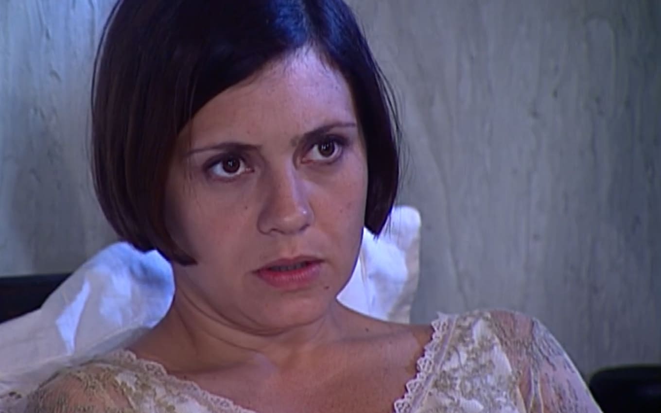 Catarina (Adriana Esteves) se surpreende com desabafo de Petruchio (Eduardo Moscovis) em O Cravo e a Rosa