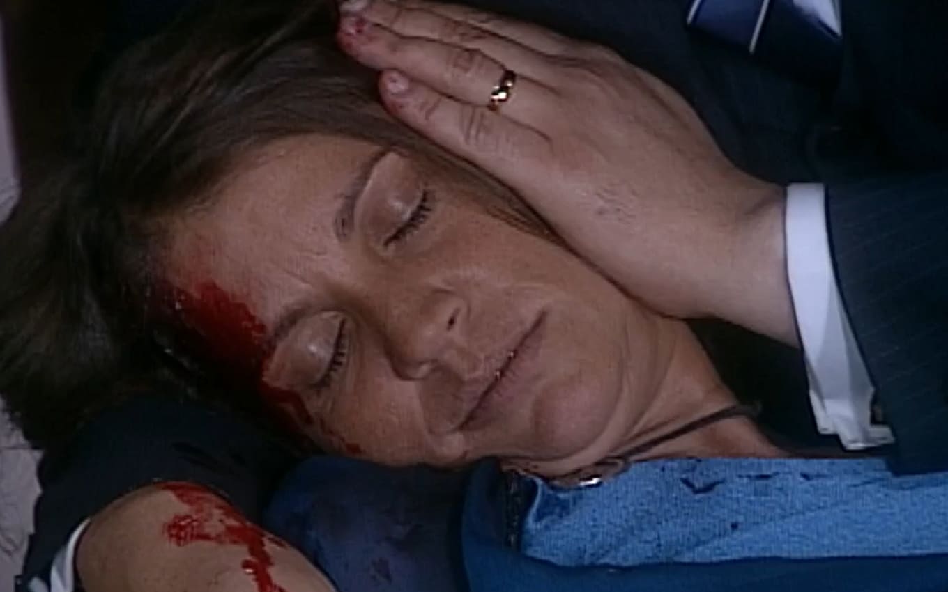 Joana (Tássia Camargo) ficará à beira da morte em O Cravo e a Rosa
