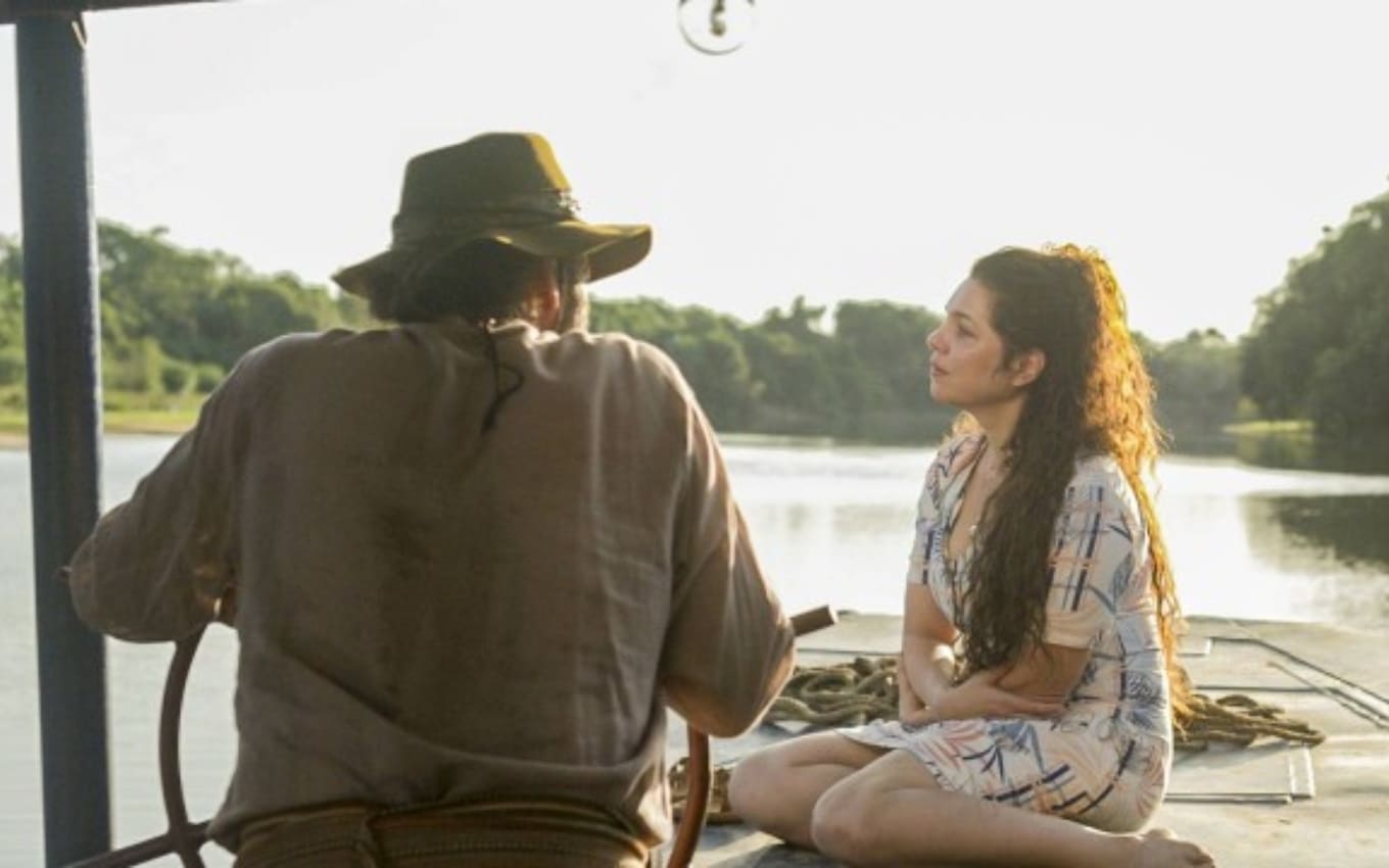 Maria (Isabel Teixeira) desabafará com Eugênio (Almir Sater) na chalana de Pantanal