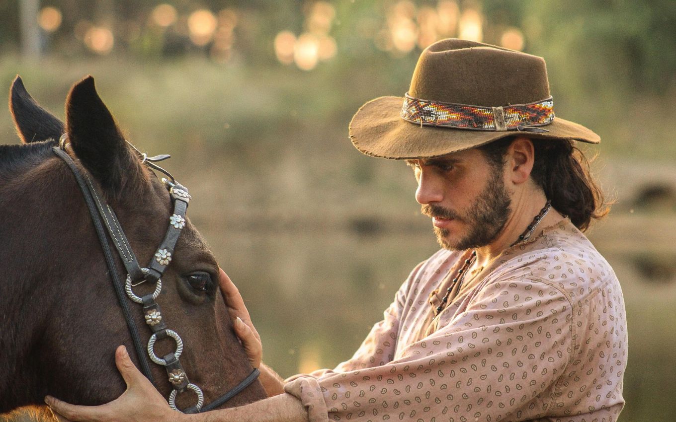 Gabriel Sater como Trindade em Pantanal