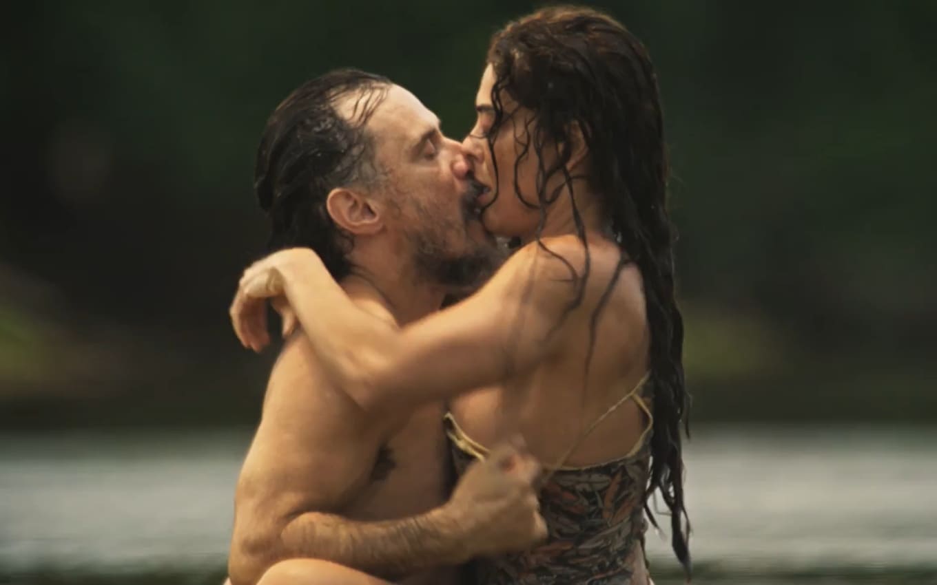Maria Marruá (Juliana Paes) atacou Gil (Enrique Diaz) em sexo no rio