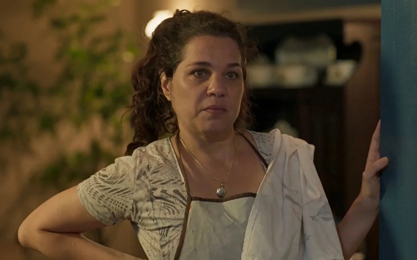 Maria Bruaca (Isabel Teixeira) desabafará com Guta (Julia Dalavia) em Pantanal