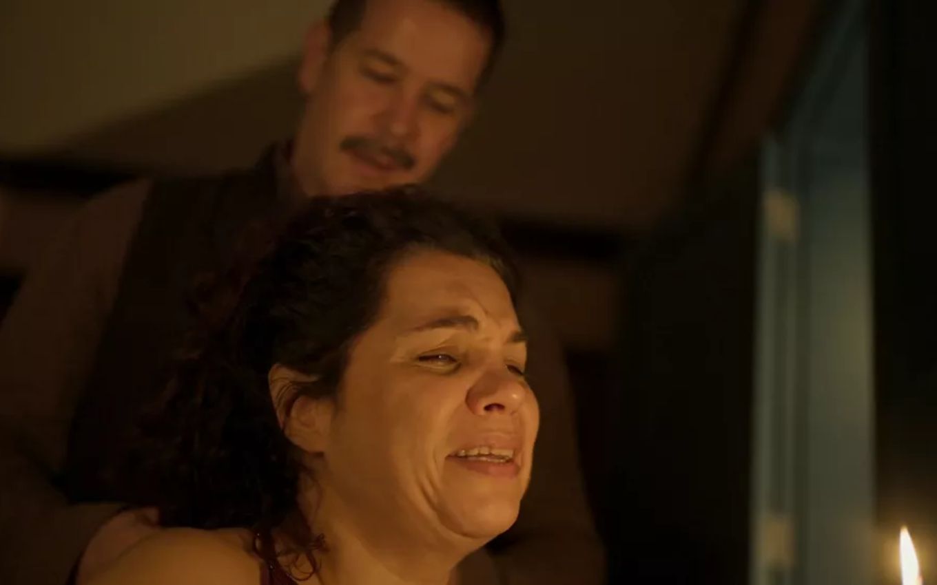 Isabel Teixeira grava cena chorando como Maria Bruaca