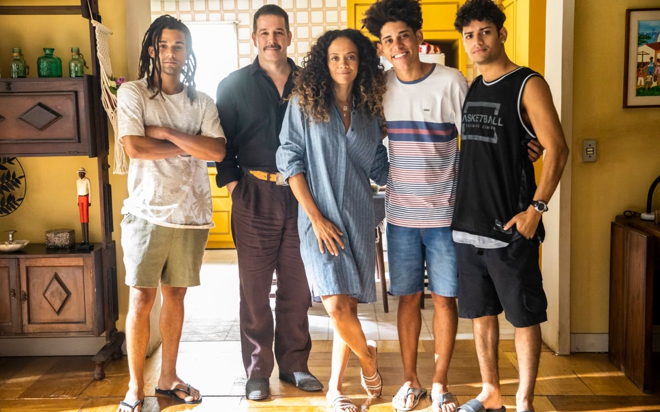 Lucas Leto, Murilo Benício, Aline Borges, Caue Campos e Gabriel Santana em Pantanal