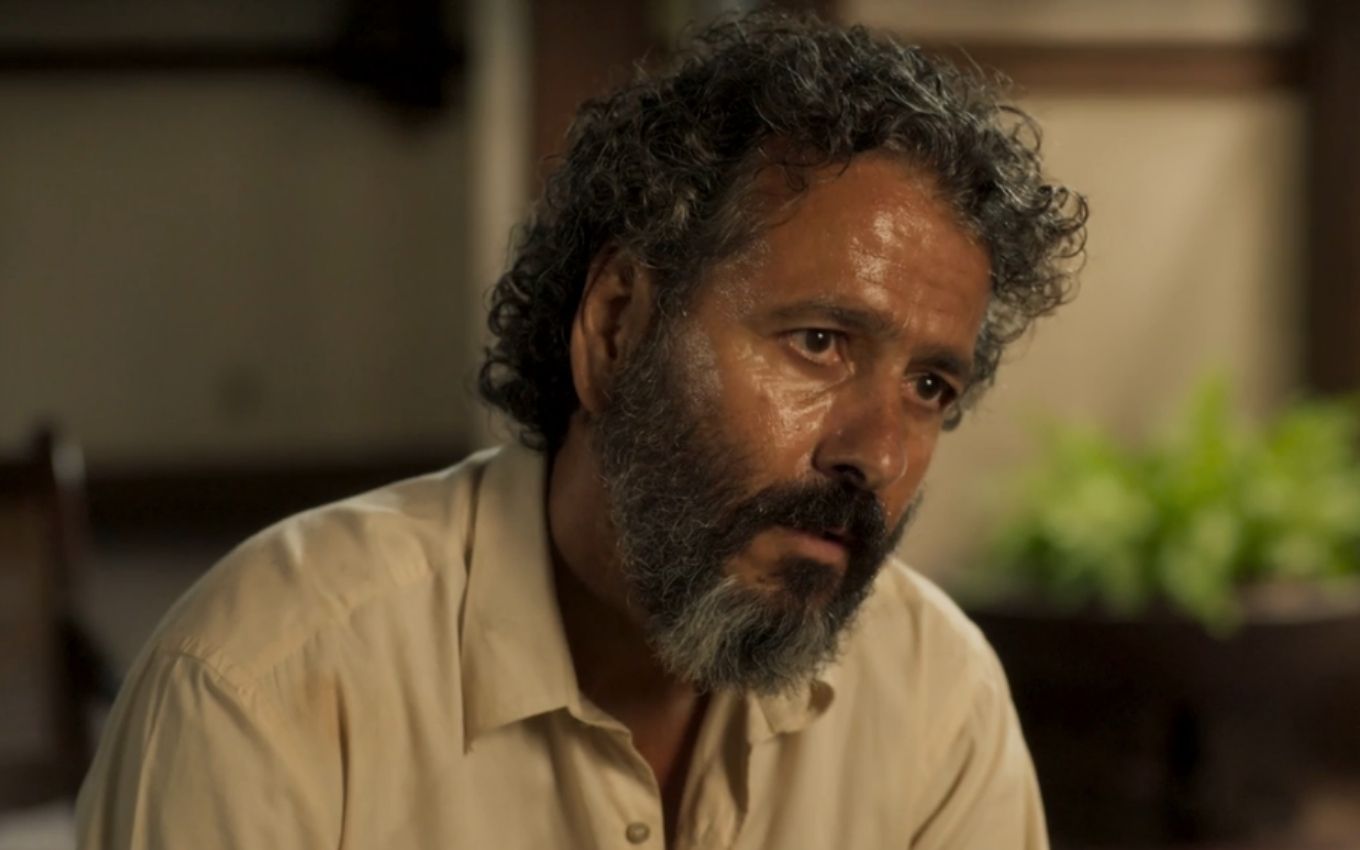 O ator Marcos Palmeira como o José Leôncio em cena de Pantanal