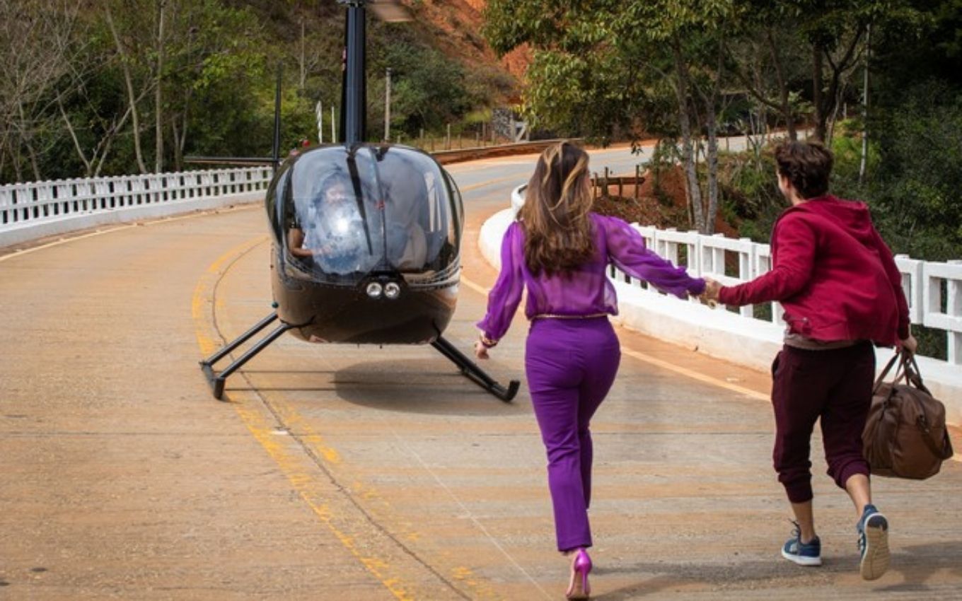Paula e Neném correm para helicóptero