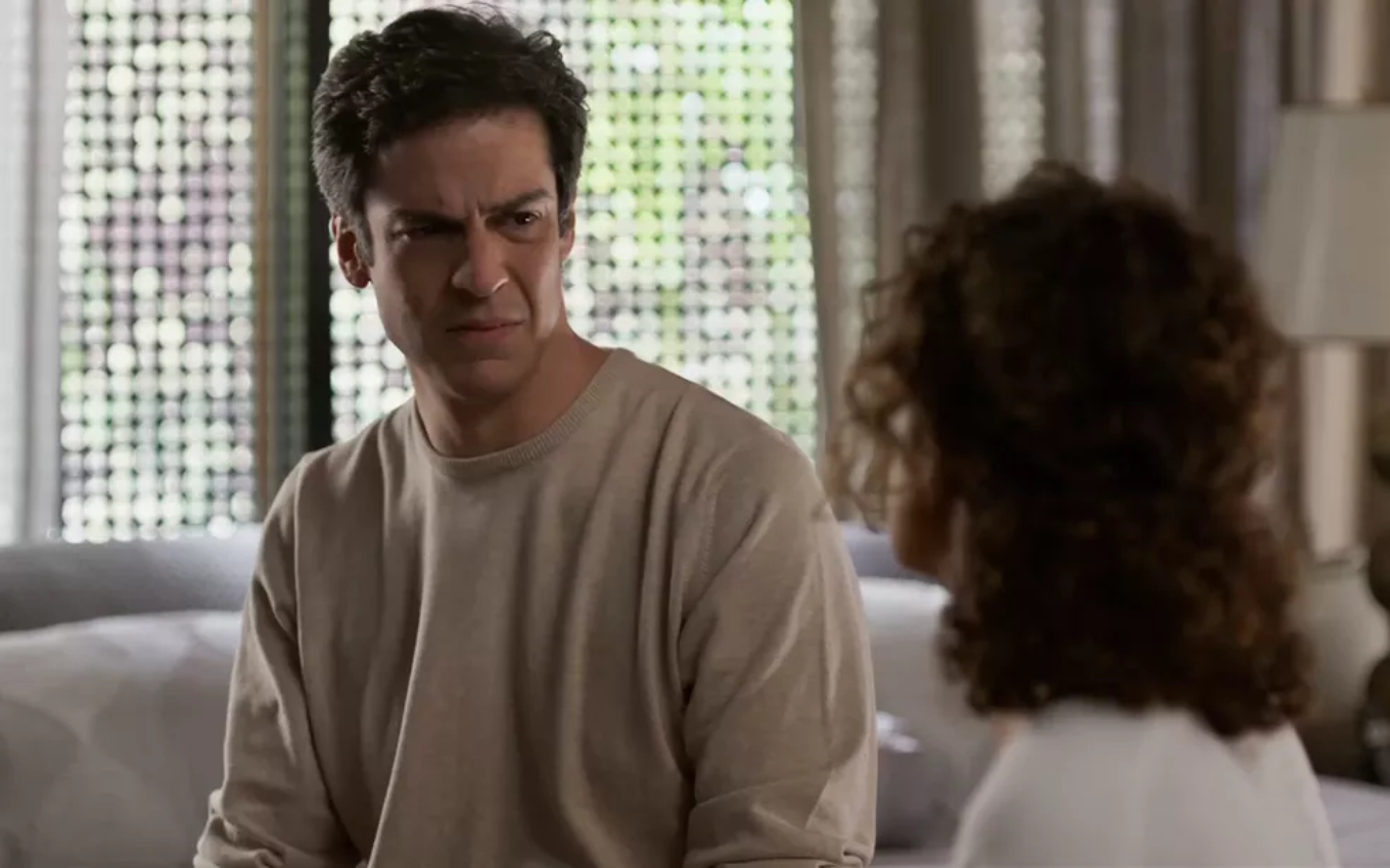 Guilherme (Mateus Solano) contraria decisão de Rose (Bárbara Colen) em Quanto Mais Vida, Melhor!