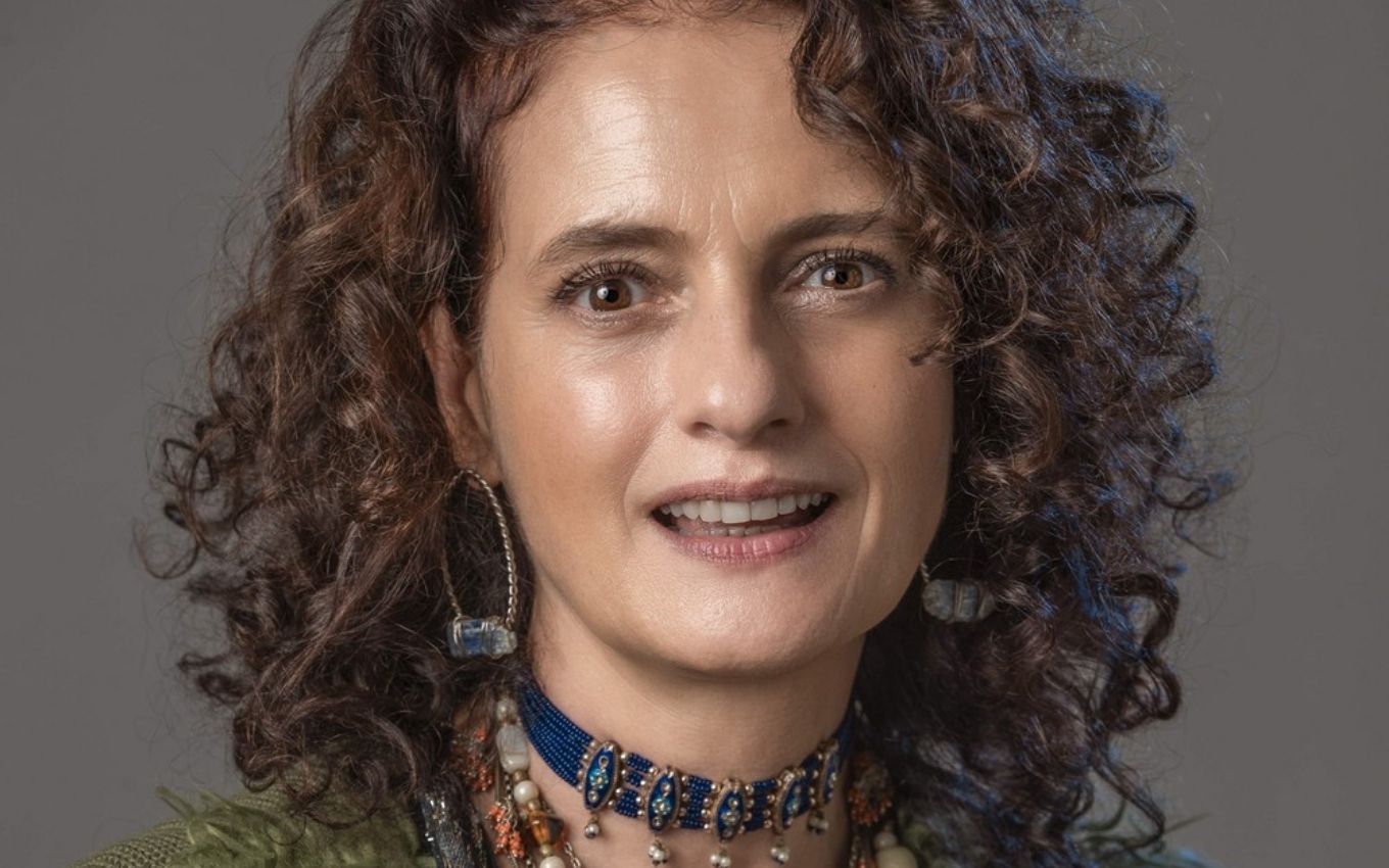 Denise Fraga volta às novelas como cantora fracassada em Um Lugar ao Sol Notícias da TV